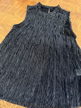 NWT Banana Republic Sleeveless Crinkle-Pleat Top in Black, Silver & Navy